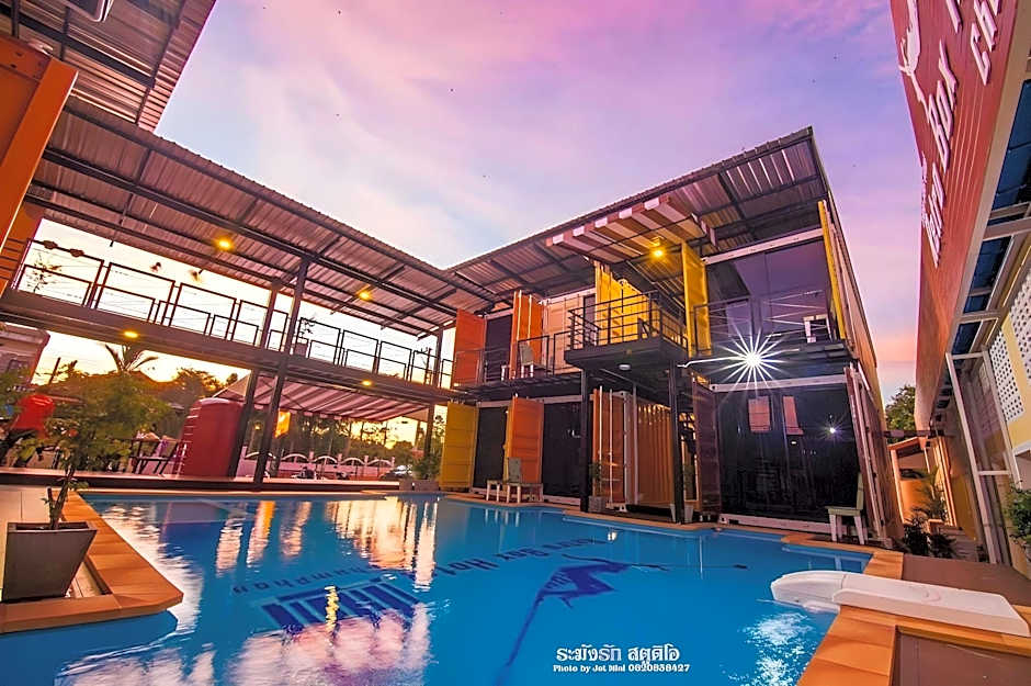 Retro Box Hotel