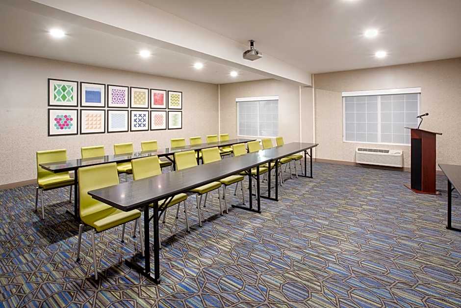 Holiday Inn Express and Suites Lincoln City By IHG