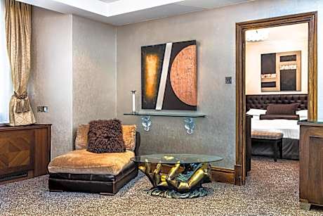 King Magistrate Suite