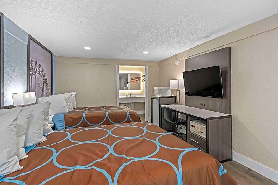 Super 8 by Wyndham Kissimmee-Orlando