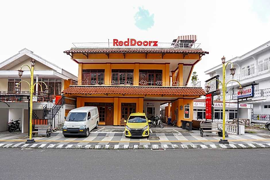 RedDoorz near Sarangan Lake