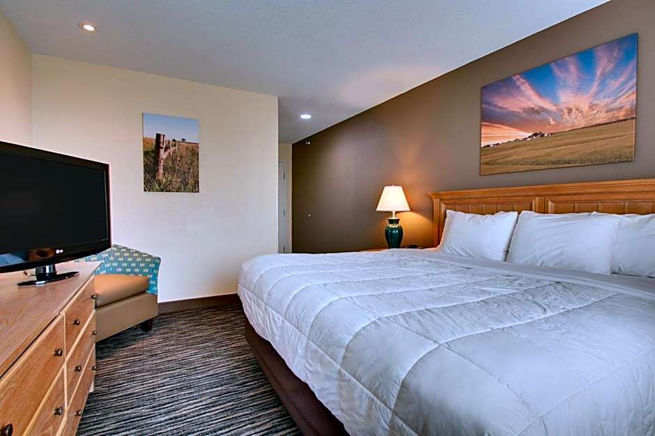 EverSpring Inn & Suites