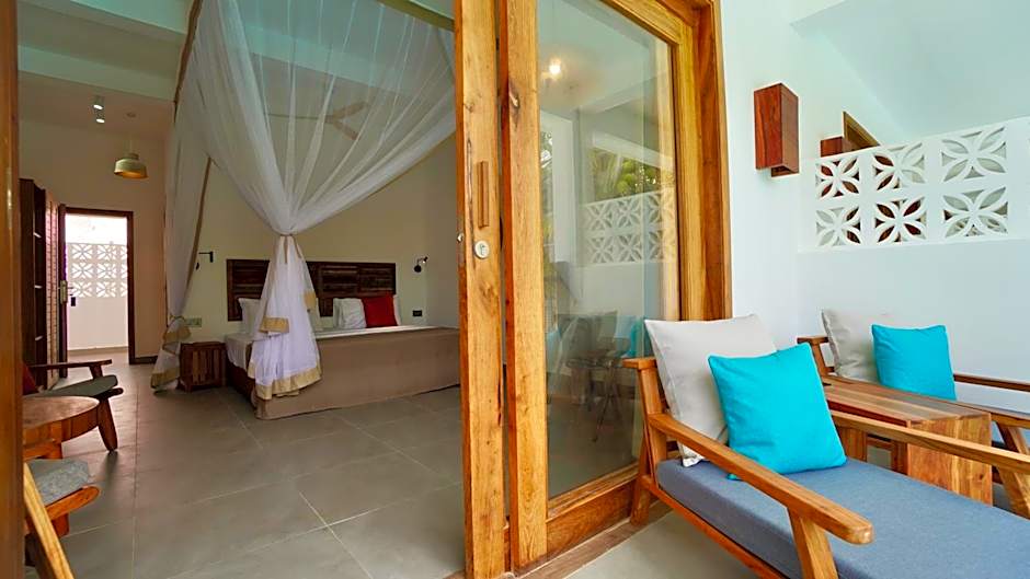 Casa Beach Hotel "Casa Del Mar"