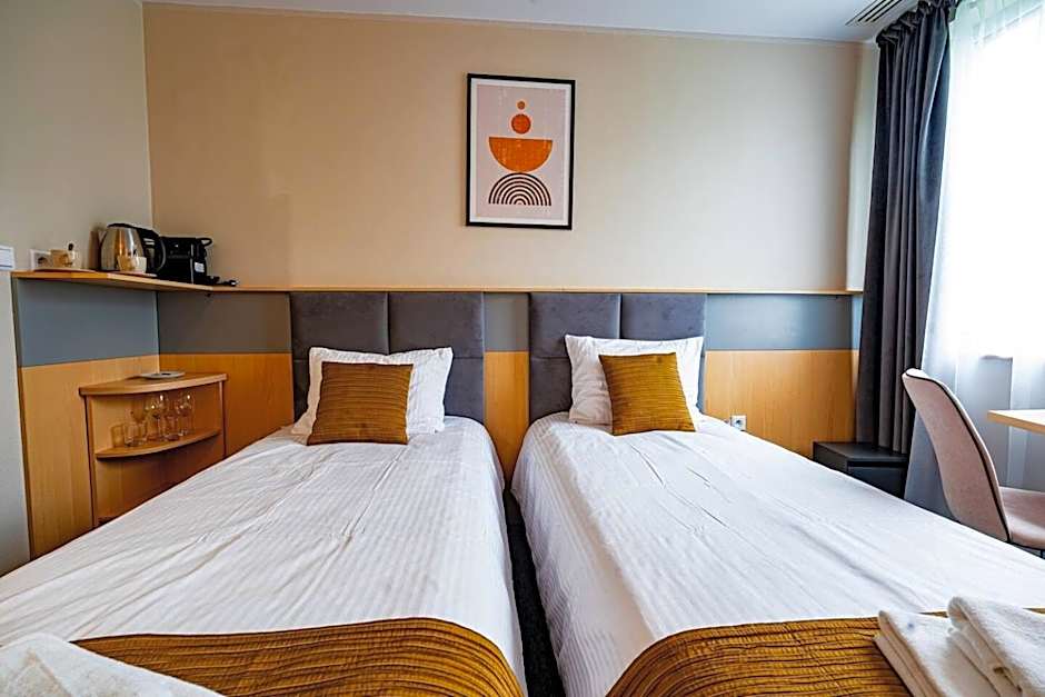 Sapphire Hotel Rooms Lechicka