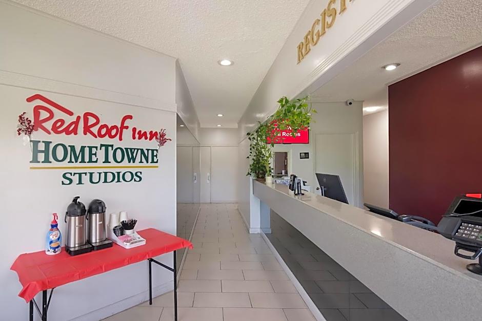 HomeTowne Studios by Red Roof Vero Beach - I-95