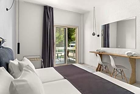 Bungalow with Garden View