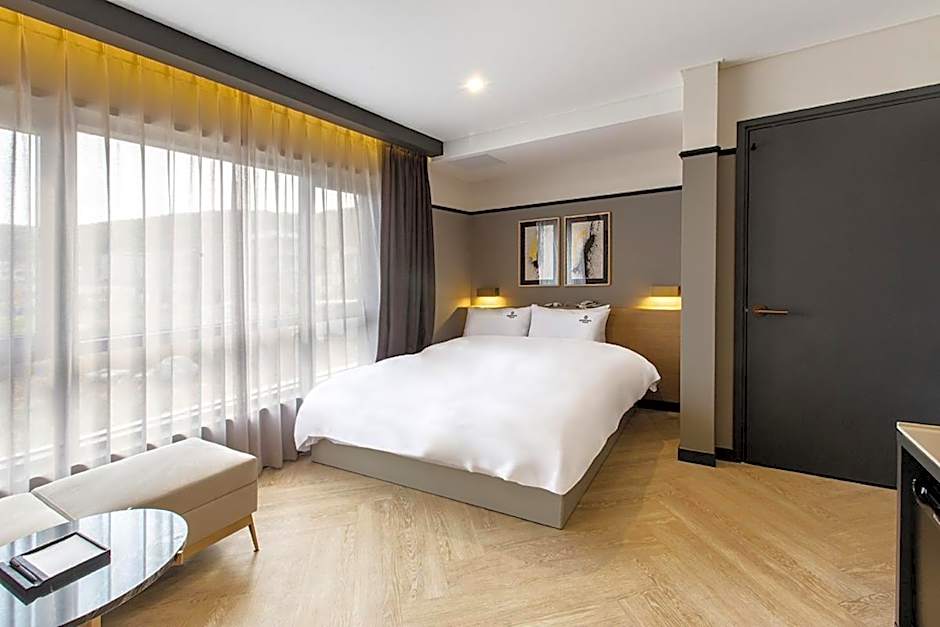 Brown Dot Gijang Yeonhwari