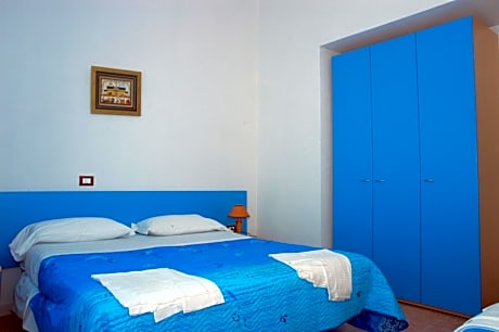 One-Bedroom Apartment with Balcony (4 Adults)