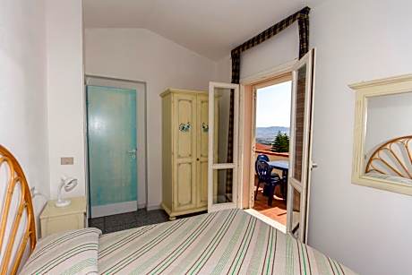 One-Bedroom Apartment with Balcony