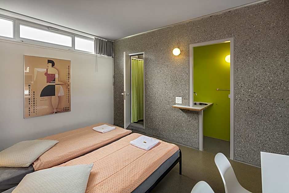 Lausanne Youth Hostel Jeunotel