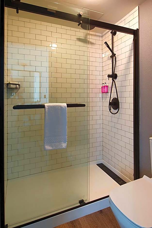 Moxy by Marriott New Orleans Downtown/French Quarter Area