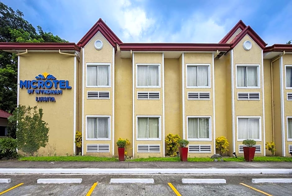 Microtel by Wyndham Tarlac