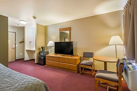 1 King Bed, Nonsmoking, Accessible