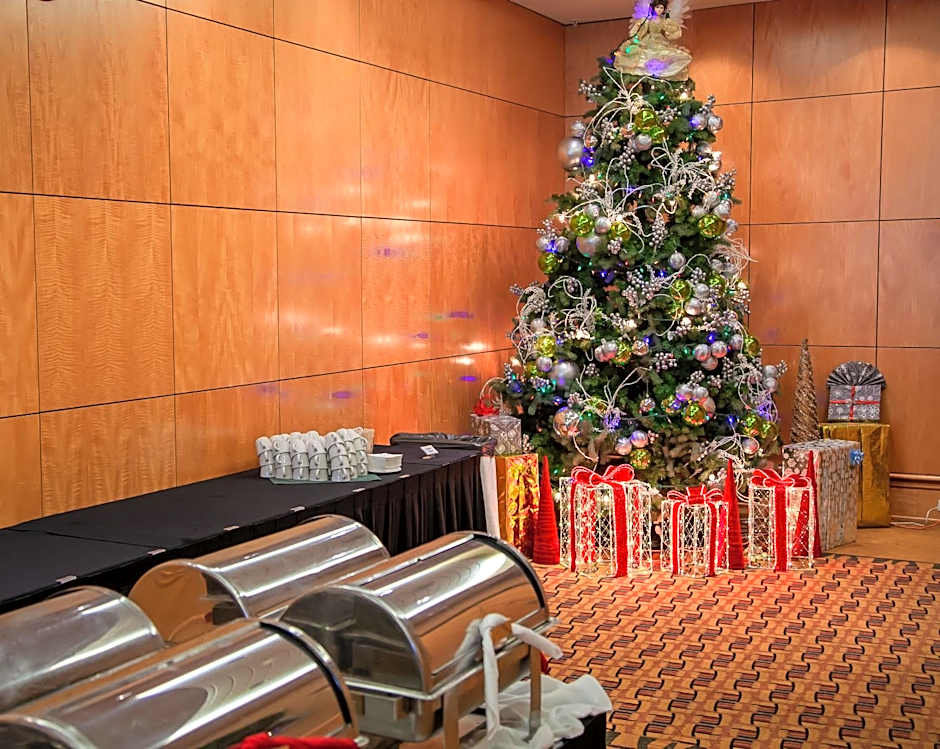 iHOTEL & Conference Centre Red Deer