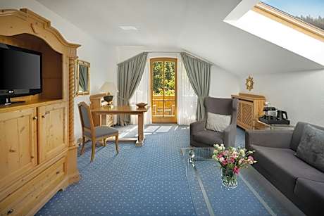 Superior Suite, 2 Bedroom Suite, Bedroom 1:, Bedroom 2:, Sofa bed, Mountain view, Balcony