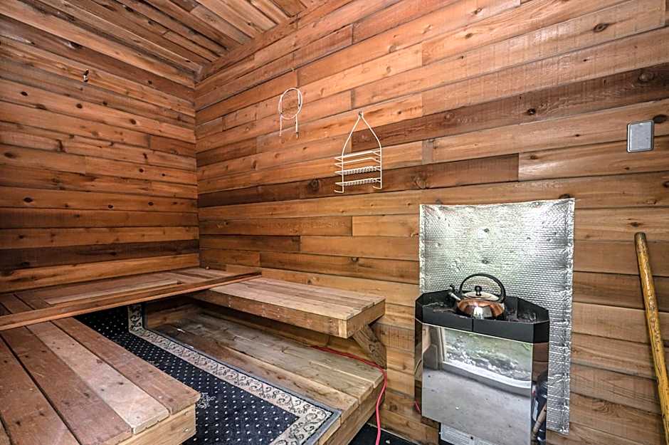 Evergreen Escape - Tobermory Chalet & Sauna