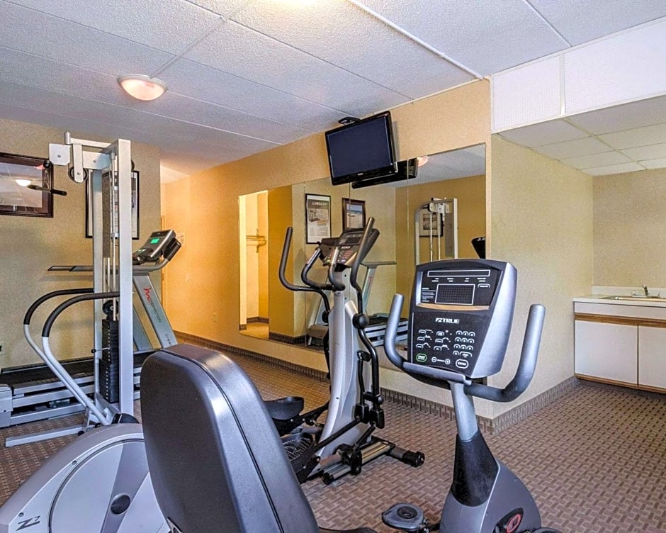 Holiday Inn Express - Fall River North