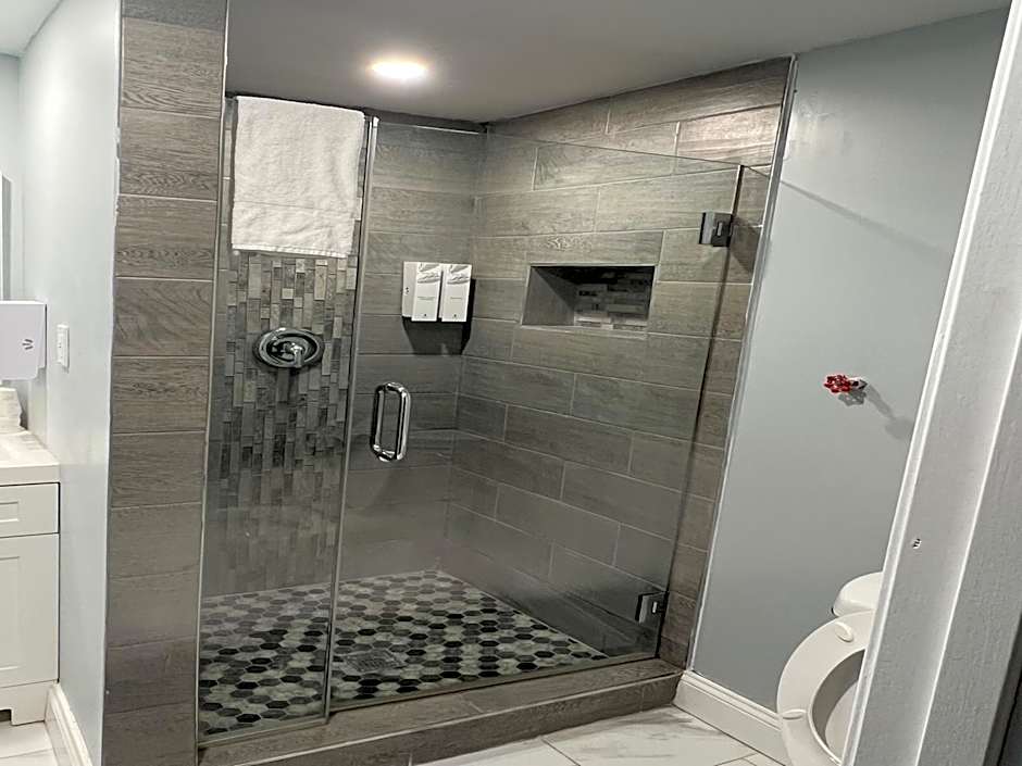 Red Roof PLUS & Suites Virginia Beach - Seaside