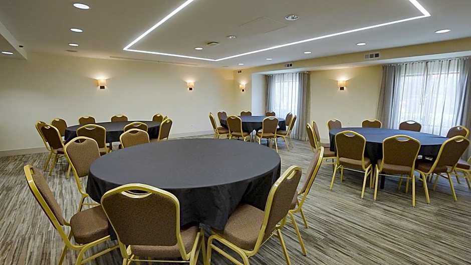 Holiday Inn Irving Las Colinas by IHG