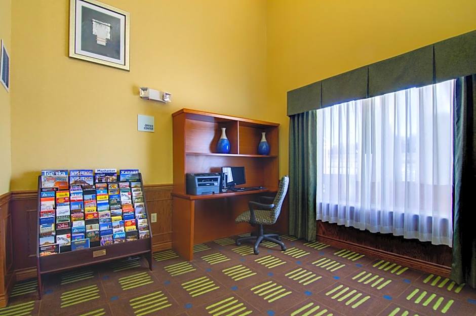 Holiday Inn Express & Suites Kansas City Sport Complex Area By IHG
