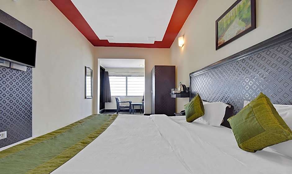 Treebo Mayur, Mall Road