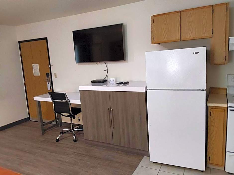 Lavissh Inn and Suites