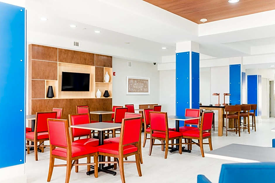 Holiday Inn Express Hotel & Suites Greenville By IHG