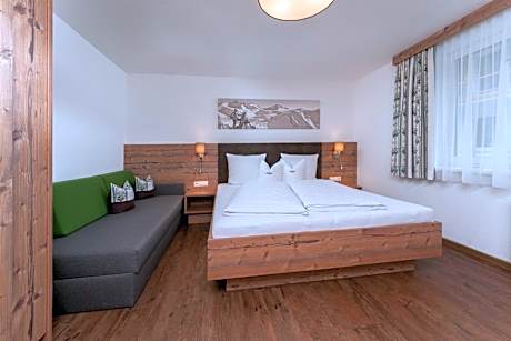 Apartment with Mountain View