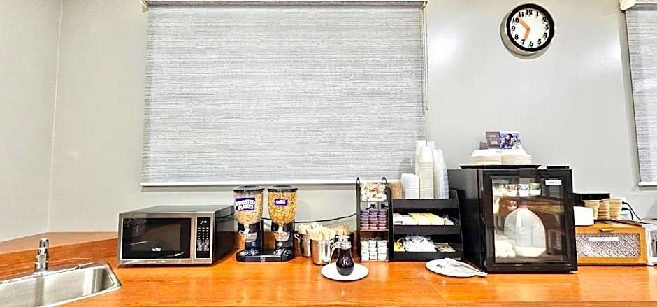 Super 8 by Wyndham Edmonton/West
