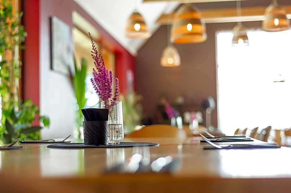 Abzali Hotel and Restaurant with self check-in