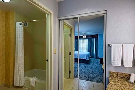 1 King Bedroom Deluxe Non-Smoking