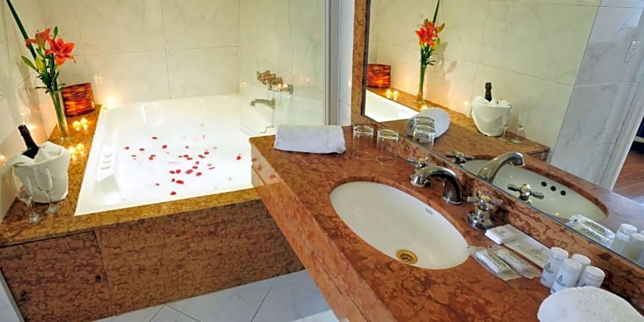 Photo 1 of 3 of Standard Suite
