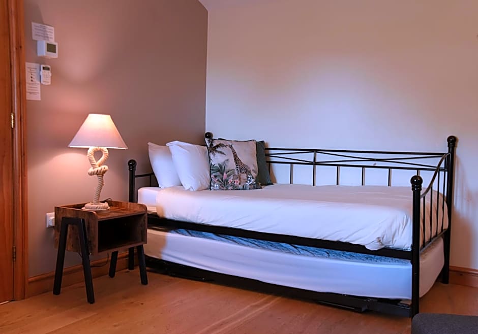 Crossways Inn