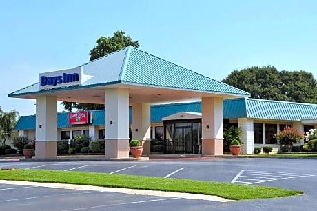 Days Inn by Wyndham Forrest City