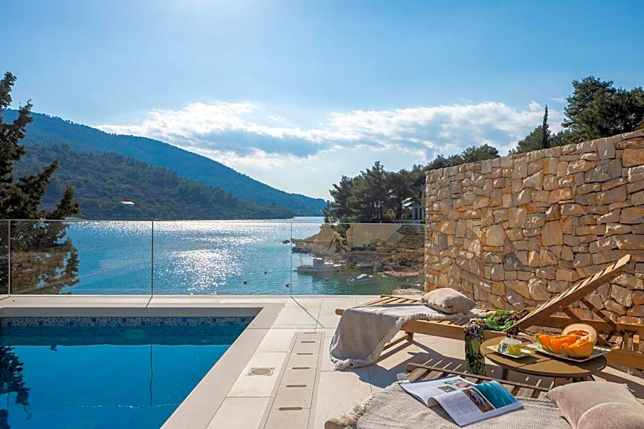 Beachfront Villa Grain of Salt with Pool