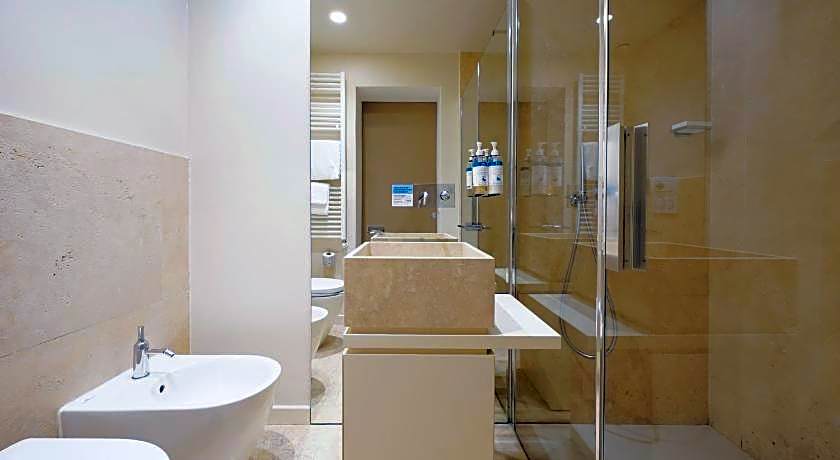 M7 Contemporary Apartments - My Extra Home