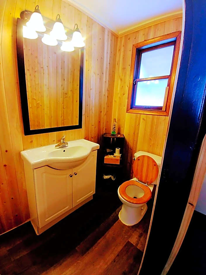 Dwight Riverside Inn