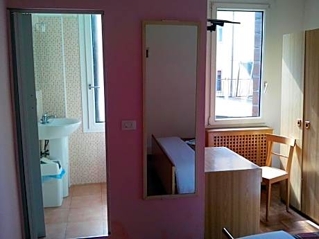 Quadruple Room with Private Bathroom