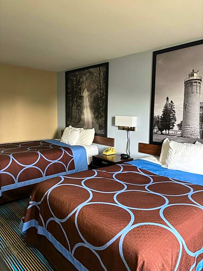 Super 8 by Wyndham Escanaba