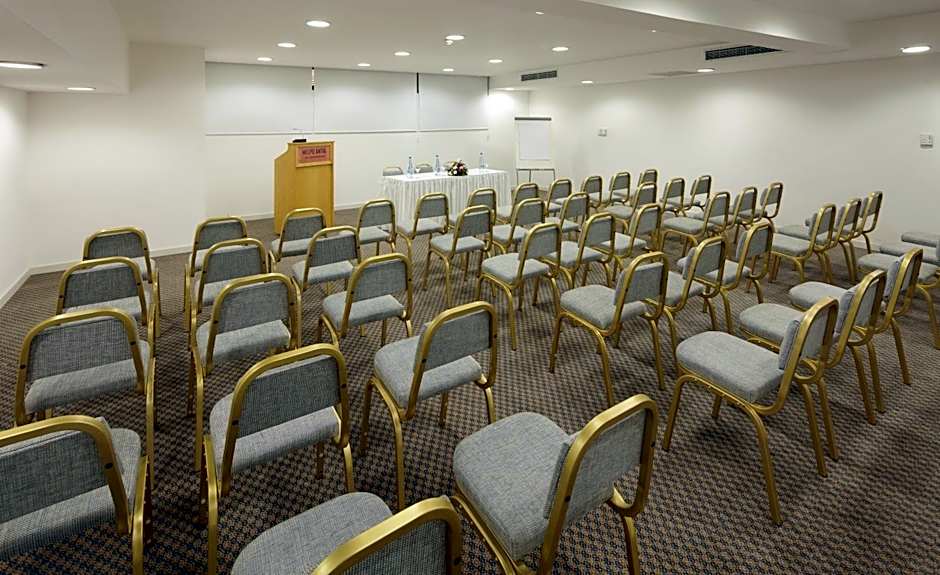 Melpo Antia Hotel & Suites