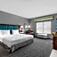 Hampton Inn & Suites Bakersfield Central