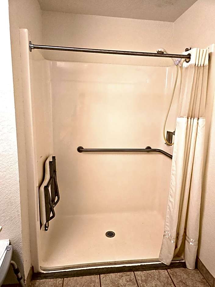 Garden Inn and Suites near Callaway Gardens Pine Mountain