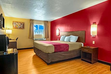 1 King Bed, Nonsmoking