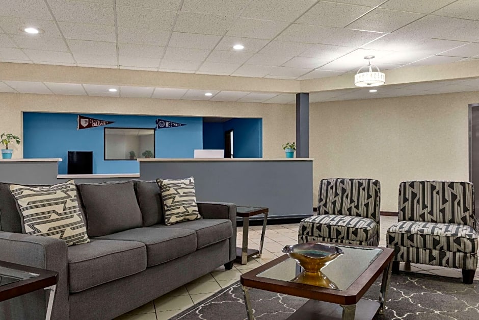 Super 8 by Wyndham Grove City