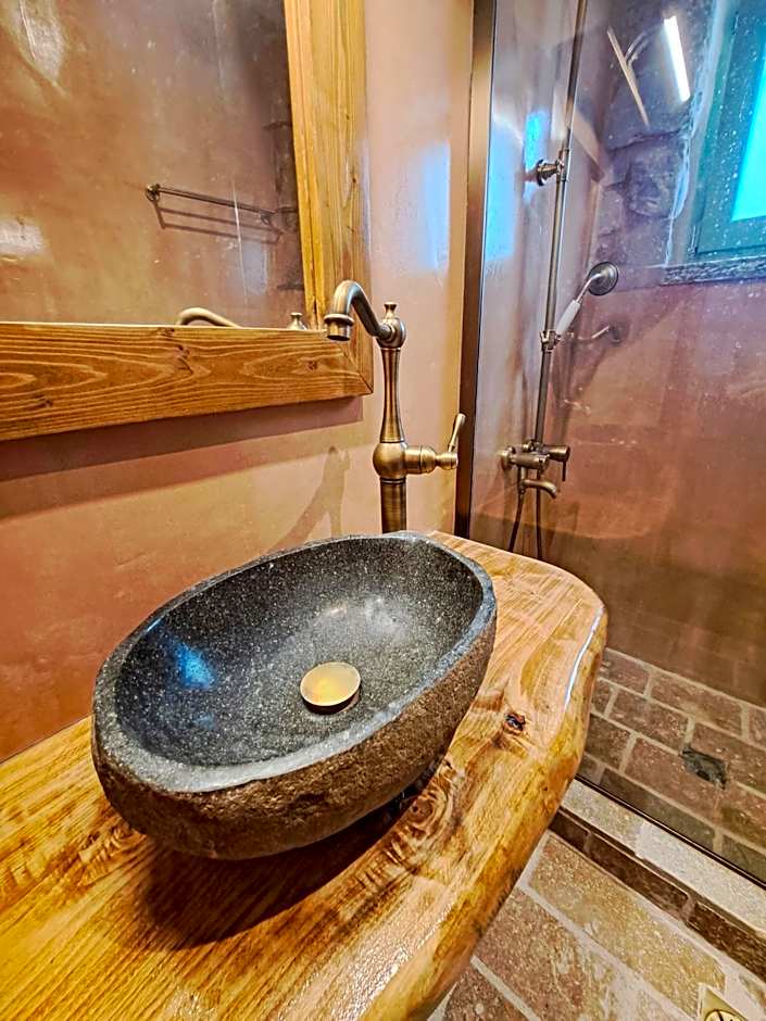 Arapis Rooms & Suites