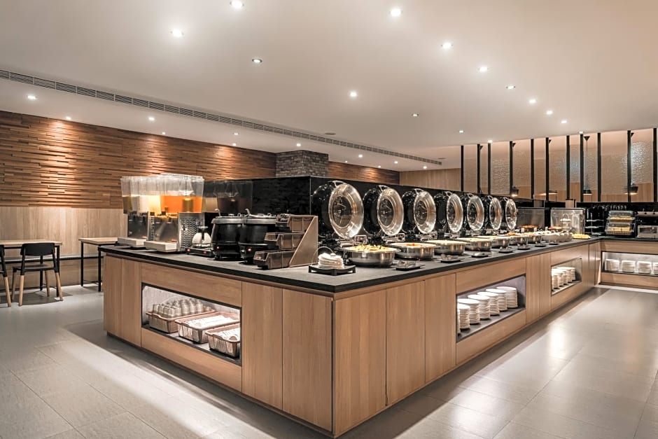 The Riverside Hotel International