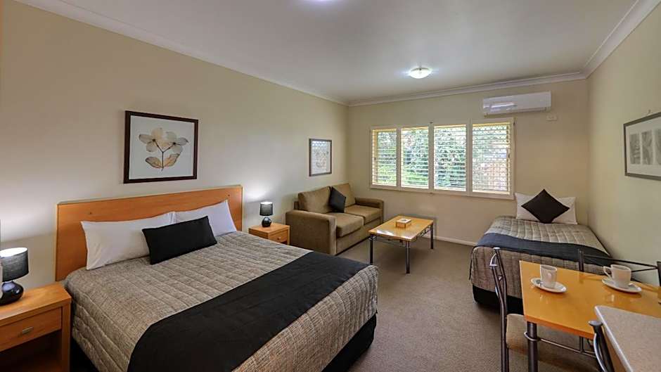 Country Roads Motor Inn
