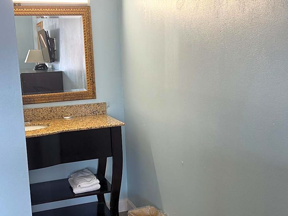Red Carpet Inn & Suites - Danville