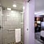 La Quinta Inn & Suites by Wyndham Minneapolis Northwest