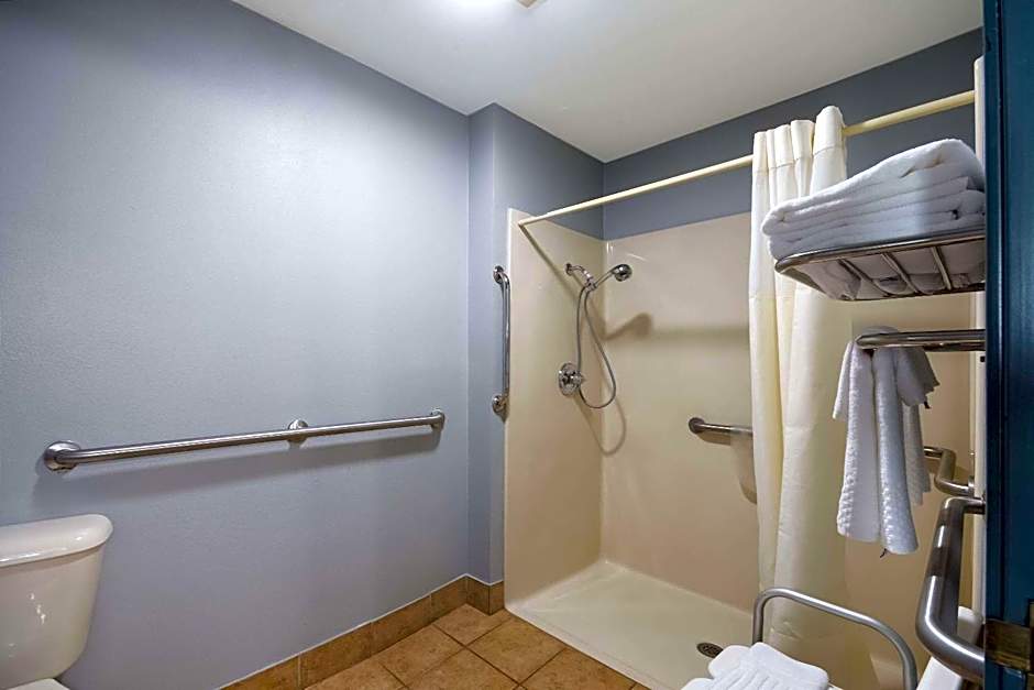 Quality Inn & Suites Oklahoma City North